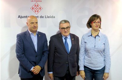 L’alcalde, Àngel Ros, amb el tinent d’alcalde Rafael Peris i la portaveu de C’s, Ángeles Ribes, han explicat la nova política d’ajuts a emprenedors q….