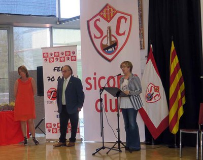 La tinent d'alcalde Montse Parra ha participat en l'acte d'homenatge.