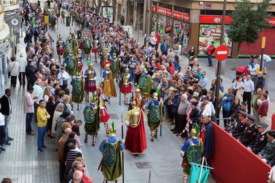 Els Armats dels Dolors han fet la cadena davant la tribuna d'autoritats.
