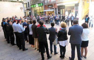 Minut de silenci a la plaça de la Paeria per condemnar el doble atemptat contra esglésies a Egipte.