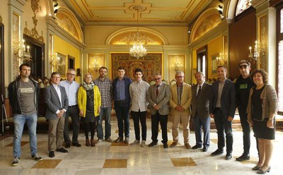 Recepció a la Paeria a l'alumne del Guindàvols Samuel Torres, or a la competició nacional de Formació Professional SpainSkills.