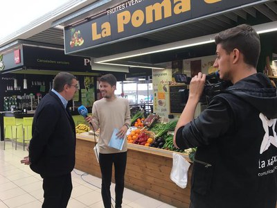 El programa “Ben trobats”, magazín matinal que s’emet de dilluns a divendres a XarxaTV, Movistar+ i El Punt Avui TV, ha gravat avui des del Mercat Mu….