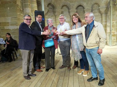 Brindis per la diada de Sant Jordi.