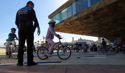 Tallers i també un circuit perquè els nens i nenes gaudeixin de la festa.