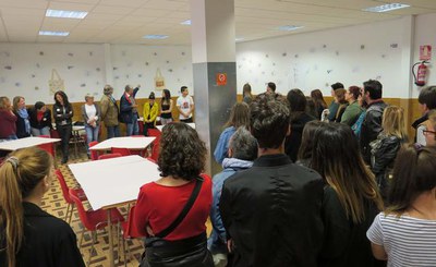 El taller de Gelen Jeleton, el resultat del qual ara s'exposa a La Saleta de la Panera, estava dedicat a la creació d’una línia de samarretes i gorre….