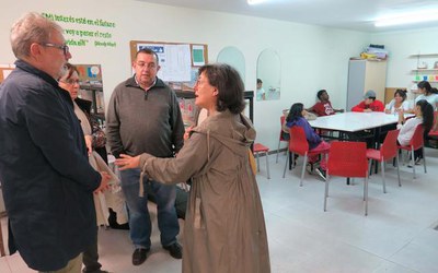 El tinent d'alcalde i regidor del Centre Històric, Fèlix Larrosa, ha visitat aquesta tarda els joves que participen en els programes socials i educat….