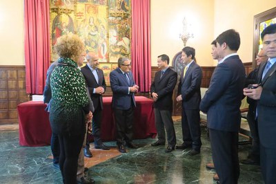 Els representants de la província de Jiangxi visiten el territori per interessar-se en la plantació i cultiu de les diferents varietats de fruita de ….