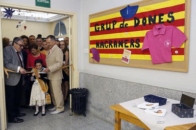 L'alcalde Ros ha inaugurat l'exposició de treballs de la vocalia de dones.