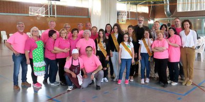 Els responsables del barri que han treballat per organitzar la festa major abans del dinar.