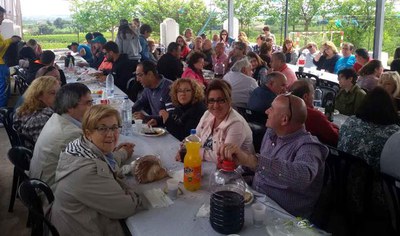 Gairebé dos-cents veïns i veïnes han participat en l'àpat.
