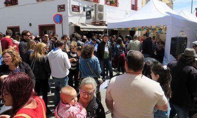 Nombrosos veïns han participat activament en la ruta del vermut pel barri.