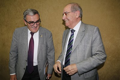 Lleida ha estrenat aquest dijous el documental que recorda la figura d’Àngel Pujol a la sala d’actes del Rectorat de la Universitat de Lleida.