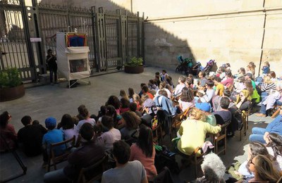 La plaça de la Catedral un altre indret que es va omplir per veure 'Punchinelis', de Siesta Teatro.
