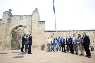 Lleida tanca la celebració del Dia d’Europa amb l’acte institucional, l’himne i la hissada de la bandera a la Porta d’Europa de la Seu Vella i la lec….