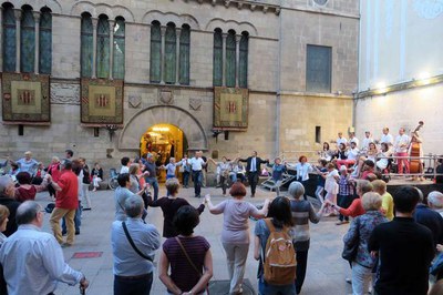 La música l'ha posat la Cobla Vents de Riella.