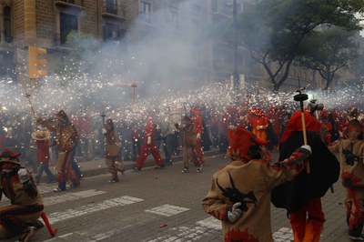 Els diables infantils van donar pas al Gran Correfoc de la Festa Major.
