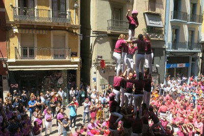 El 4 de 7 amb agulla dels Castellers de Lleida..