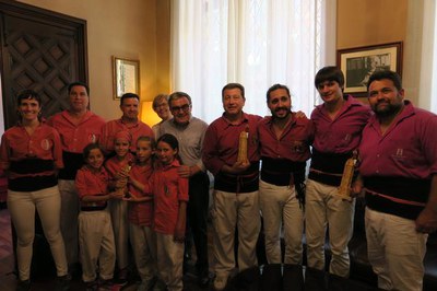 Salutació a les colles al despatx noble de l'Ajuntament de Lleida..