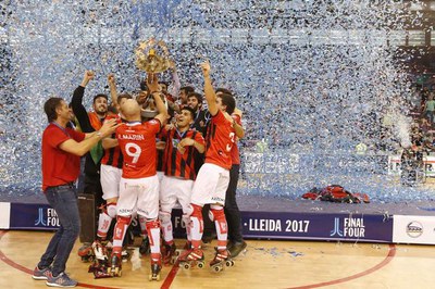 El Reus celebrant el campionat.