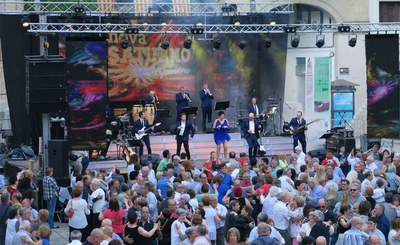 L'Orquestra Nova Saturno es va formar a Lleida l'any 2014.