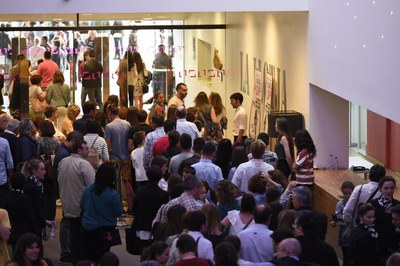 Antonio Díaz ha saludat el públic lleidatà, en acabar l'espectacle, al hall de La Llotja.