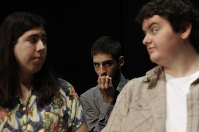 Els 17 alumnes de l’Aula Municipal de Teatre de Lleida clouen els seus estudis amb la posada de llarg els dies 23 i 24 de maig al Teatre Municipal Ju….