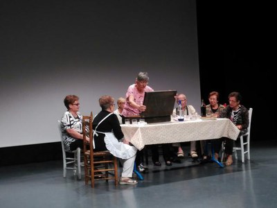 L’obra “El secret dels bambarols” ha estat l’experiència personal i teatral que han compartit amb els assistents, sent el resultat del taller de crea….