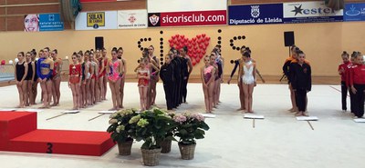 Els equips participants durant la cerimònia de lliurament de trofeus.