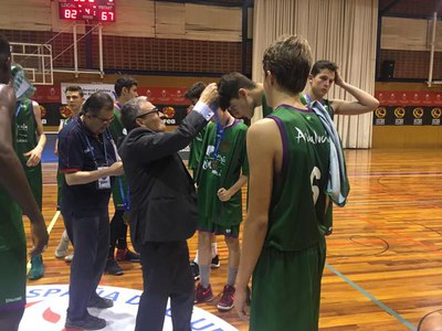 L’alcalde de Lleida, Àngel Ros, va assistir al partit entre el Reial Madrid i l’Unicaja que es va disputar aquest dimecres i que va donar el passi a ….