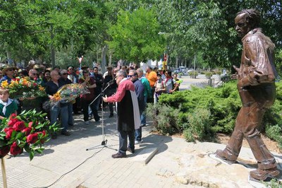 L'alcalde i el president de la Fecoll han dirigit unes paraules als collistes abans d'iniciar-se l'ofrena.
