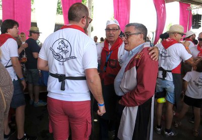 L'alcalde Ros conversant amb collistes.