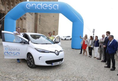 El paer en cap, Àngel Ros, ha assistit a la sortida que s’ha fet des de la Porta dels Apòstols.