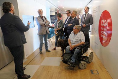 La Fundació ONCE exposa a Lleida una casa intel·ligent i sostenible fins dissabte, a l'avinguda de Francesc Macià.