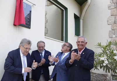 Descobriment de la placa commemorativa en la presentació de la Fundació ICG.