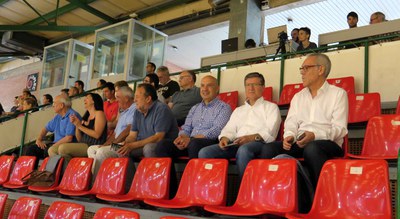 El tinent d'alcalde Rafael Peris ha presenciat el partit i ha assistit a l'homenatge als jugadors.