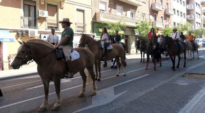 Cavalls i també carrosses tancaven el seguici pels carrers de Lleida.