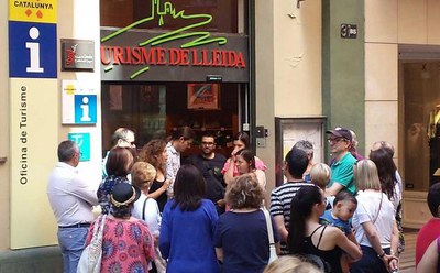 Totes les visites guiades tenien el punt de concentració en l'oficina de turisme.