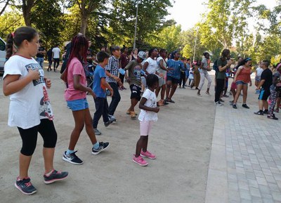 Masterclass de zumba als Camps Elisis amb els infants de la Xarxa de Centres Oberts i Ciberaules de Lleida.