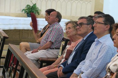 L'alcalde de Lleida, Àngel Ros, ha assistit a la celebració en què s’ha beneït els panets i els fidels han pogut venerar la relíquia, mentre als infa….