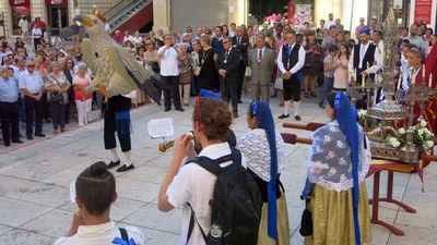 El ball de l'àliga a la plaça Sant Joan, abans d'acomiadar la festa.