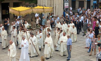 La Custòdia entrant a la plaça Sant Joan.