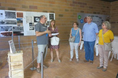 Fotografia de diversos visitants a l'espai Oró del nou Museu del Clima i la Ciència de Lleida.