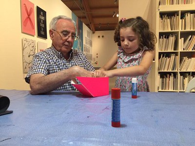 El Centre d’Art La Panera ha ofert aquest dijous el taller “Tipo Volum”, conduït per Pau Llop de l’estudi 131.gd i tipògraf en residència 2017 del ce….