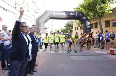 El paer en cap ha donat la sortida de les diferents curses de la I Milla Solidària del Secà.
