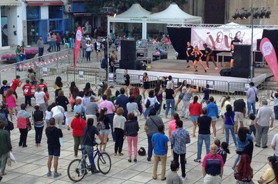 El Departament de Joventut de la Paeria ha organitzat la 1a Mostra Jove per fomentar iniciatives juvenils artístiques, musicals i associatives.