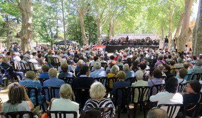 El XIV Festival Internacional de Bandes de Música ha omplert de públic els Camps Elisis.
