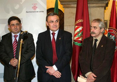 Francisco Reyes, Àngel Ros i Francesc Pané, al pati de la Paeria en l'acte de reconeixement a lleidatans nascuts a Jaen.