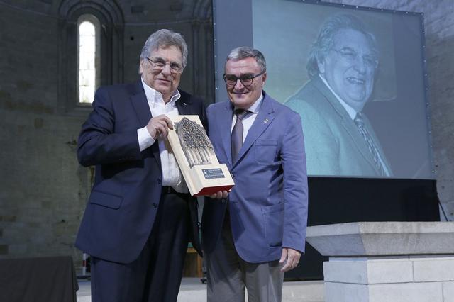 El paer en cap ha lliurat el guardó a Antoni Siurana, Premi a la Solidaritat