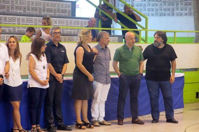 El tinent d'alcalde Rafael Peris, entre el president territorial de Lleida i el del Comitè de Competició de la Catalana.