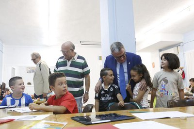 La reunió ha servit per tractar temes relacionats amb el barri.